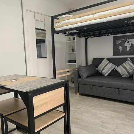Studio - 1 Min Rer - 10min Disney & 30 Min Paris - Free Parking & Wifi * 布西圣乔治